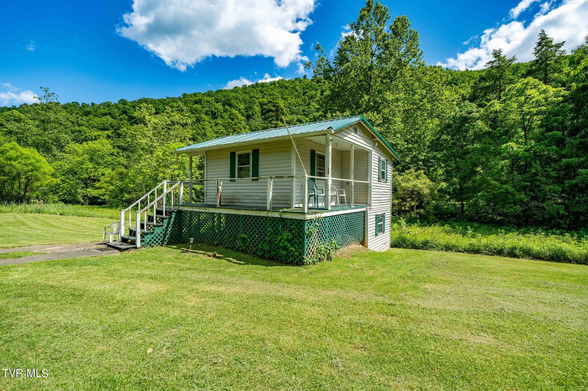 766 Doe Creek Road Butler, TN 37640 - Photo 8 of 50 766 Doe Creek Road (23 of 54)