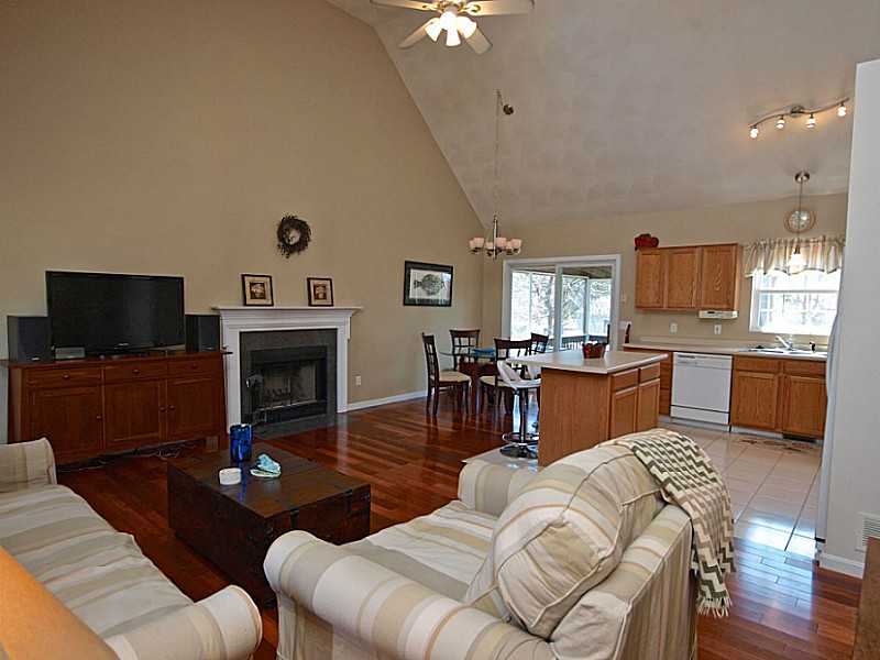 18 Conanicus Road Narragansett, RI 02882 - Photo 15 of 25 Living Room.