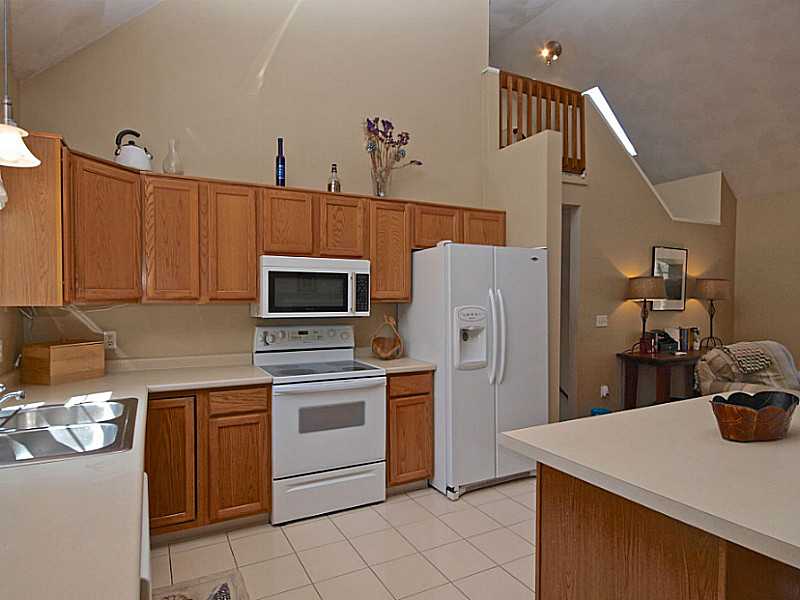 18 Conanicus Road Narragansett, RI 02882 - Photo 9 of 25 Kitchen.