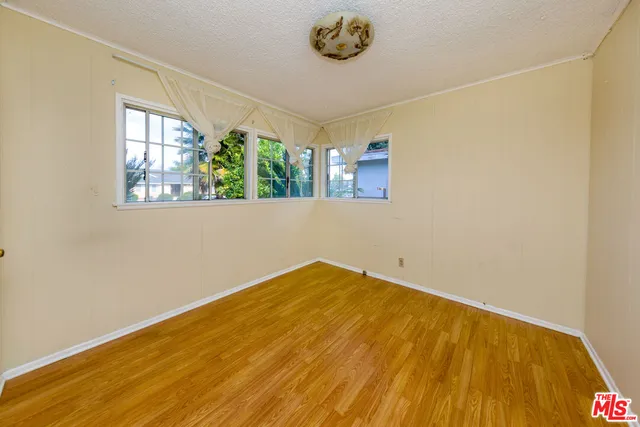 $949,000 | 19168 Erwin Street, Tarzana, CA 91335