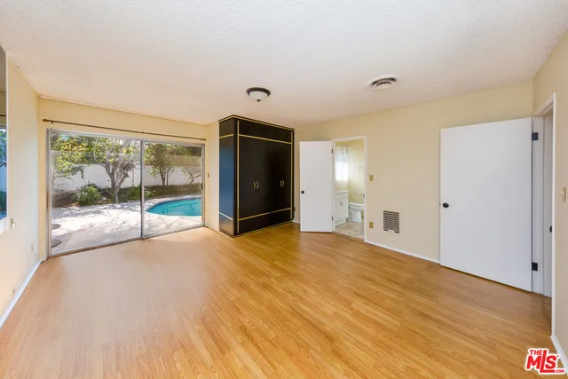 $949,000 | 19168 Erwin Street, Tarzana, CA 91335