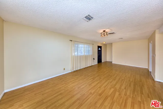 $949,000 | 19168 Erwin Street, Tarzana, CA 91335