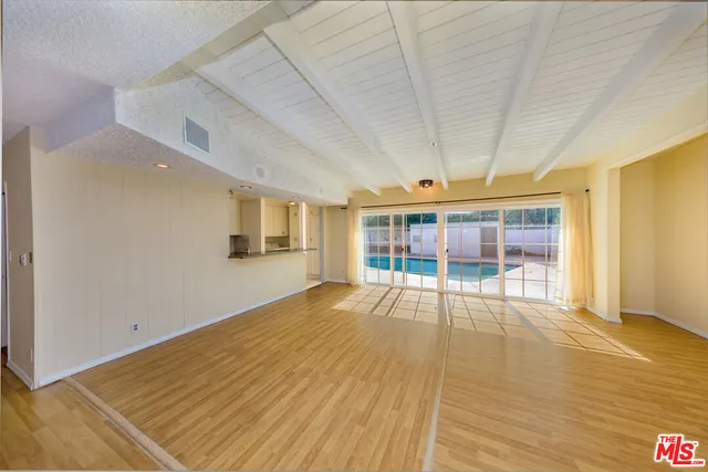 $949,000 | 19168 Erwin Street, Tarzana, CA 91335