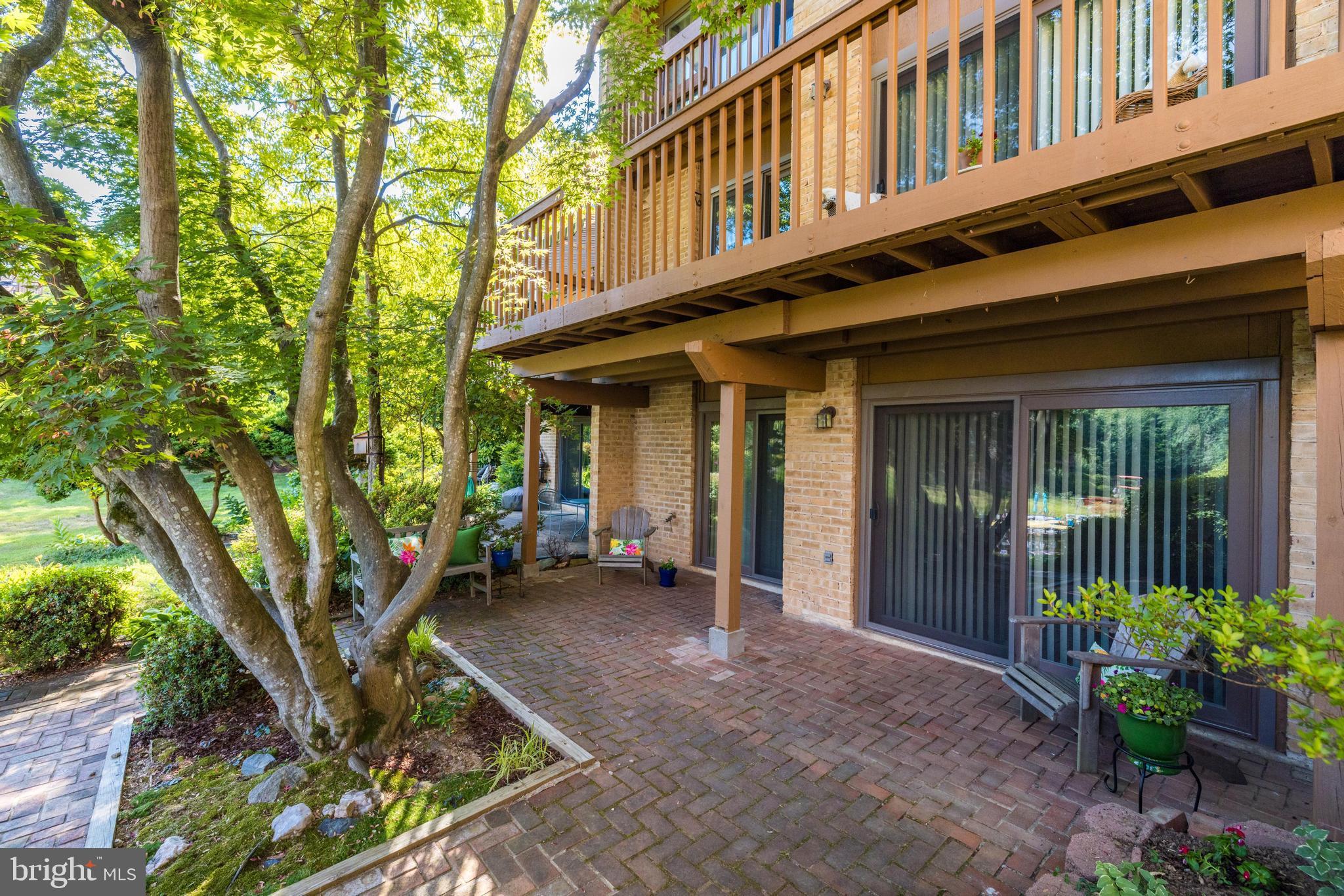 2025 Lakewinds Drive Reston, VA 20191 - Photo 8 of 11 Rear view