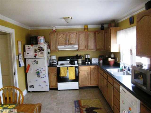 1635 Sandersted Road Southwest Winston-Salem, NC 27103 - Photo 3 of 12 Kitchen.