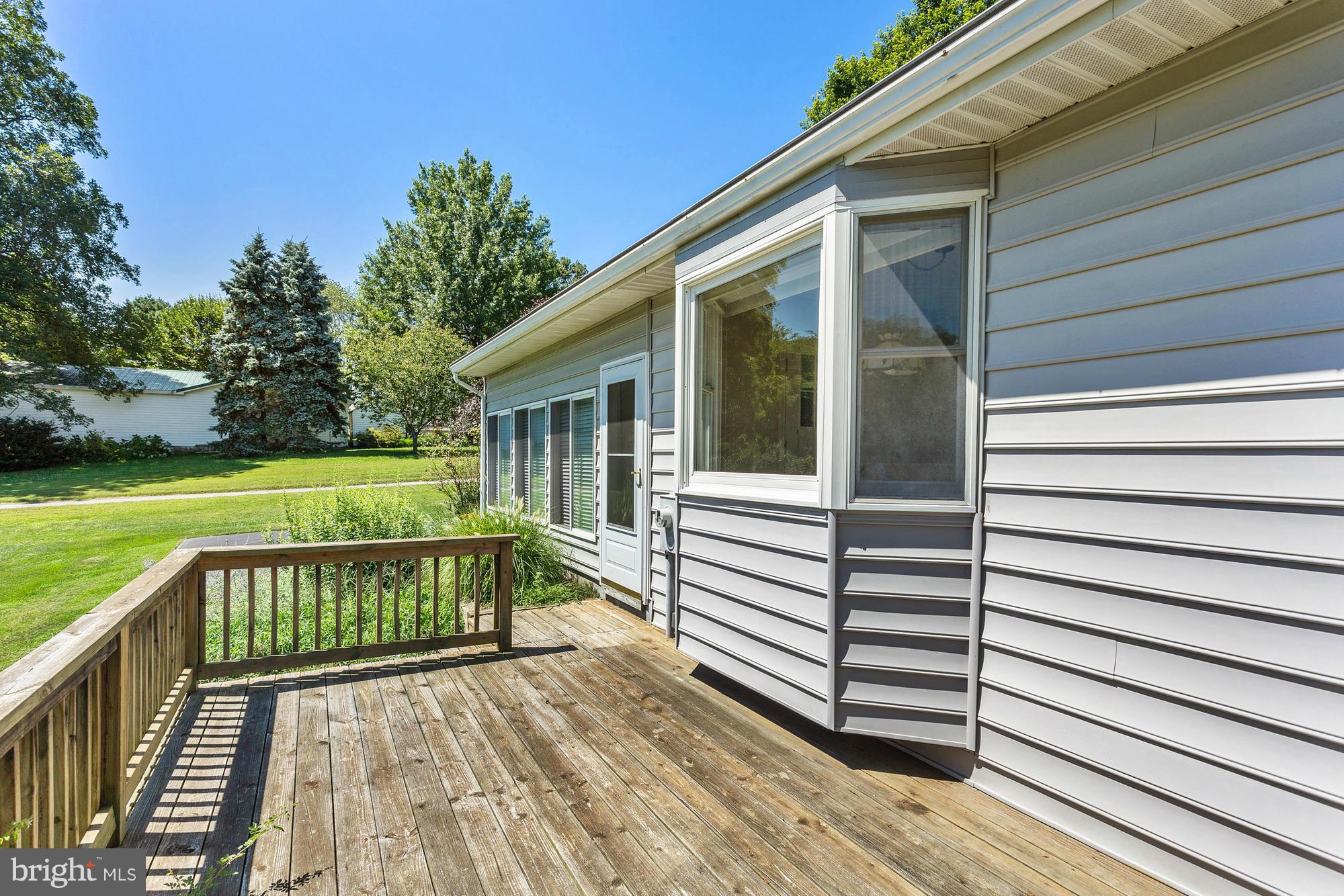 7375 Hallmark Road Clarksville, MD 21029 - Photo 25 of 30 Expansive Deck