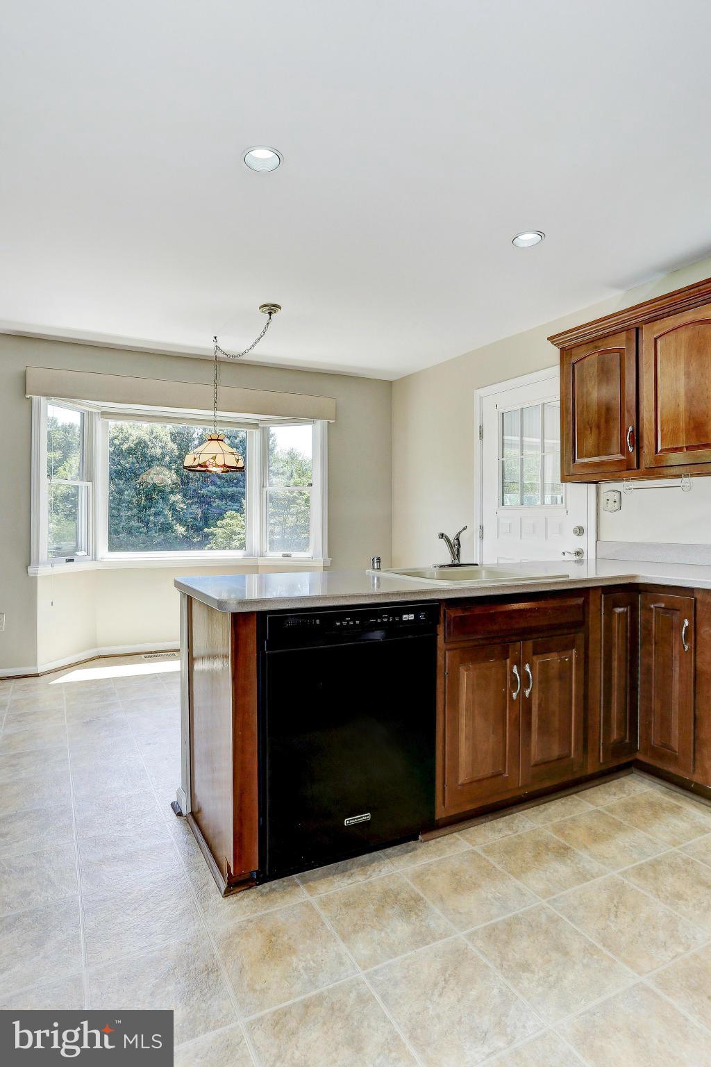 7375 Hallmark Road Clarksville, MD 21029 - Photo 7 of 30 Kitchen