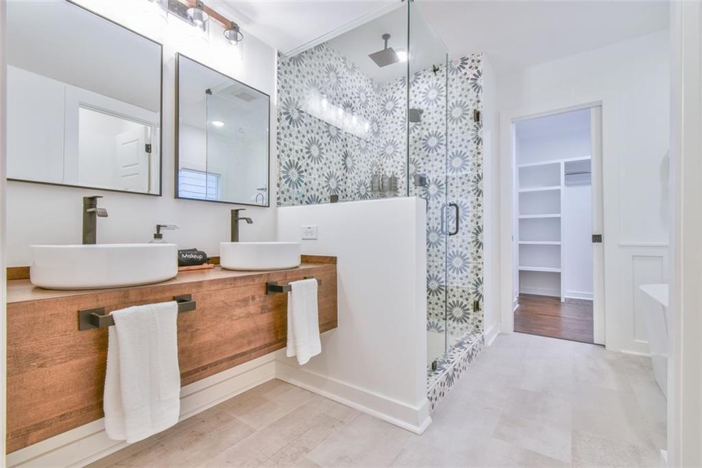 1225 Carter Road Decatur, GA 30030 - Photo 5 of 20 a bathroom with a sink and a mirror