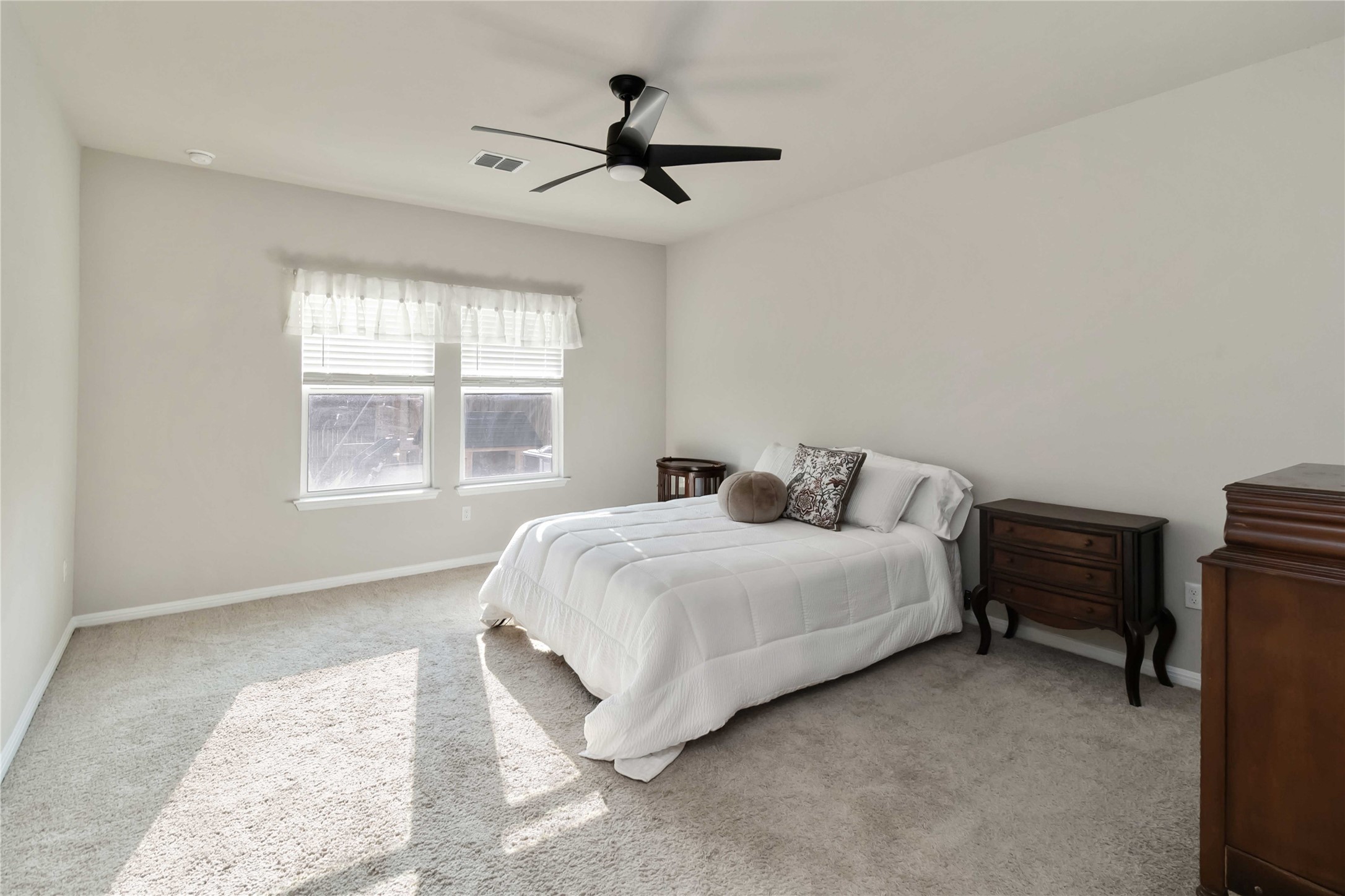 103 Mariners Landing Bastrop, TX 78602 - Photo 13 of 25 a large bed sitting in a bedroom next to a window
