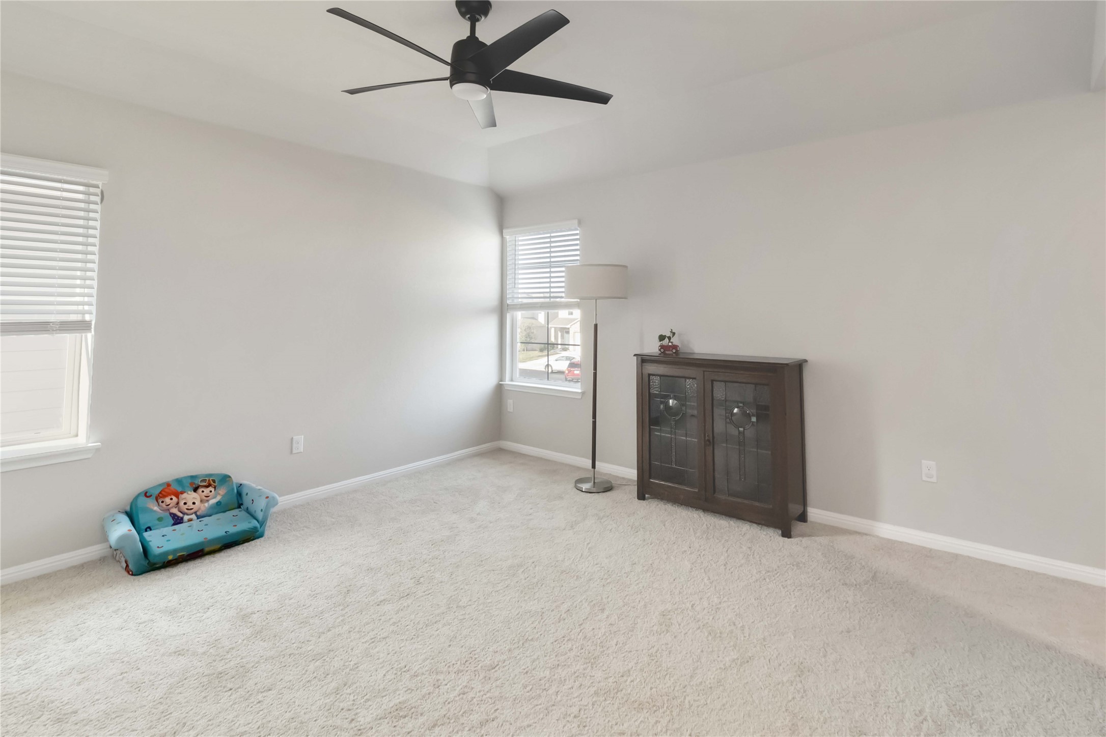 103 Mariners Landing Bastrop, TX 78602 - Photo 14 of 25 an empty room with windows and cabinet