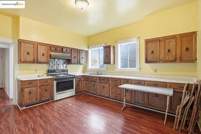 a view of a room with wooden floor and closet