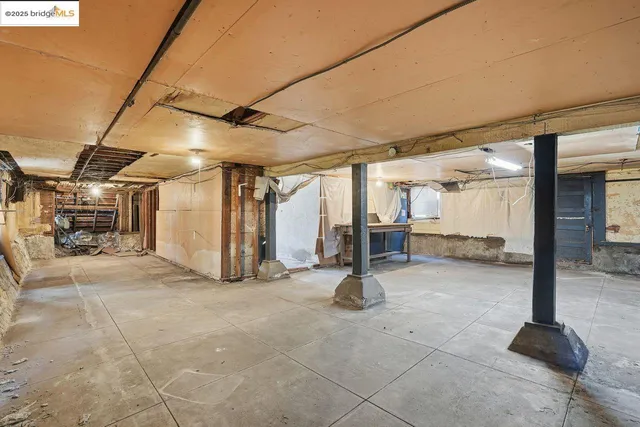 a view of a back yard of the house