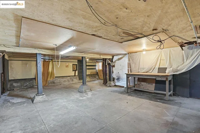 a view of a back yard of the house