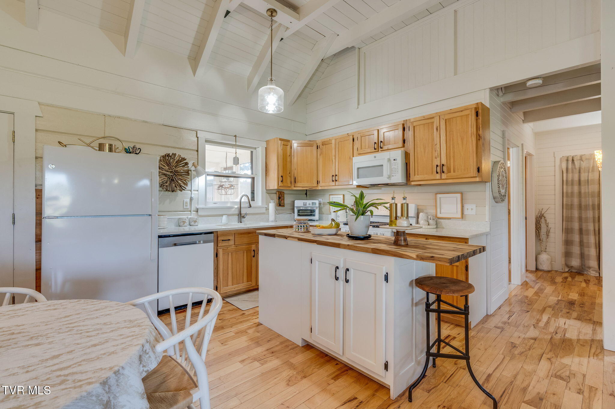 320 Barren Road Chuckey, TN 37641 - Photo 14 of 59 009