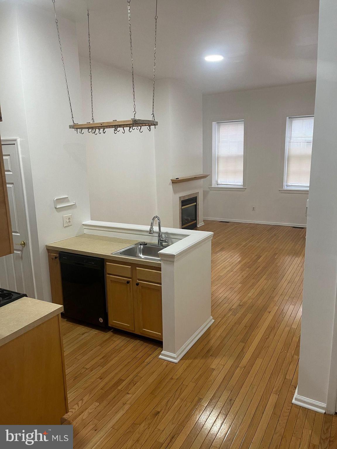 236 Quarry Street, Unit 1 Philadelphia, PA 19106 - Photo 5 of 12