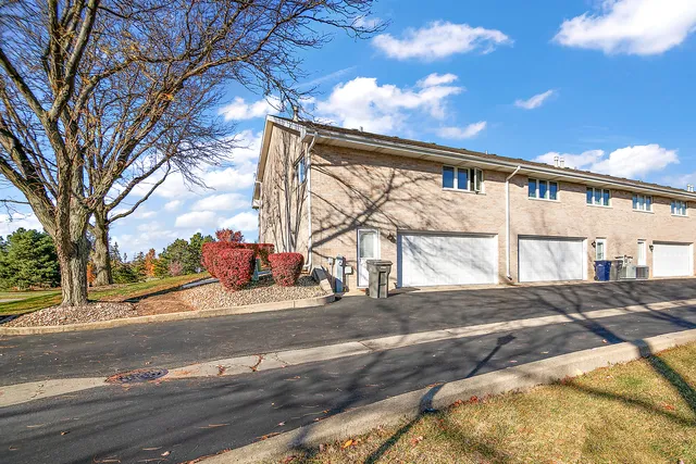 $314,900 | 11053 Louetta Lane, Unit 193, Orland Park, IL 60467