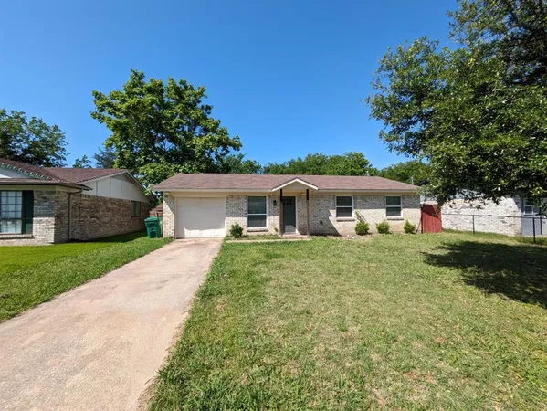 $1,700 | 401 Redbud Lane, Wilmer, TX 75172