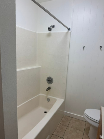 1797 West 950 North, Unit 2 St. George, UT 84770 - Photo 7 of 11 Tub and shower combination featuring a single-handle chrome faucet and shower head