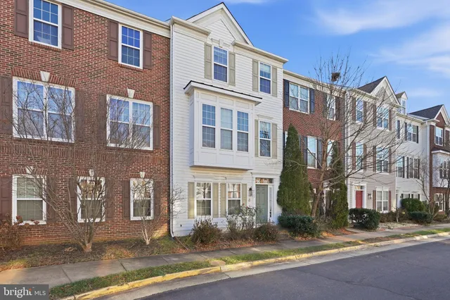$2,800 | 13532 Stargazer Terrace, Centreville, VA 20120