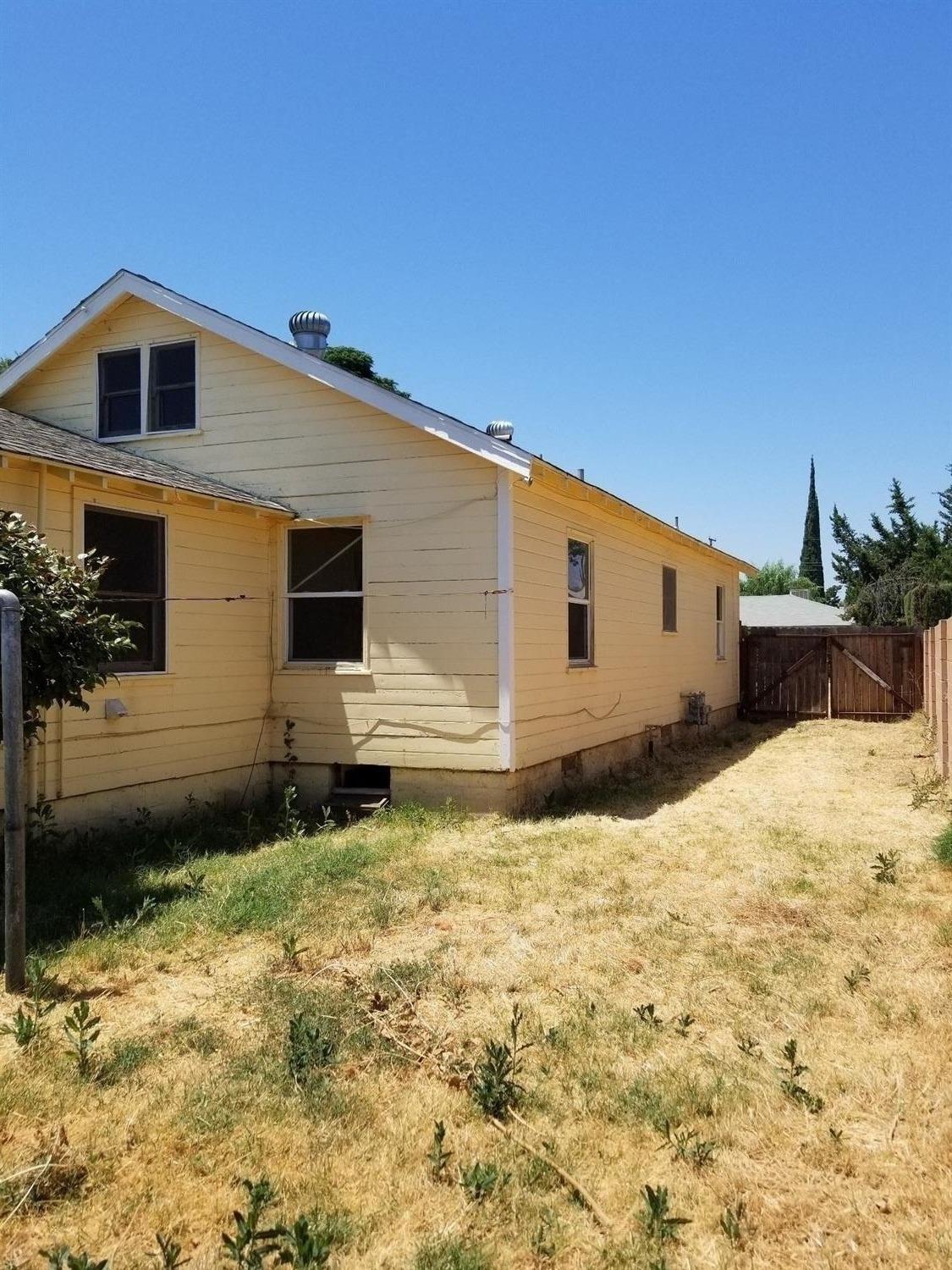 1026 South Church Avenue Reedley, CA 93654 - Photo 5 of 44