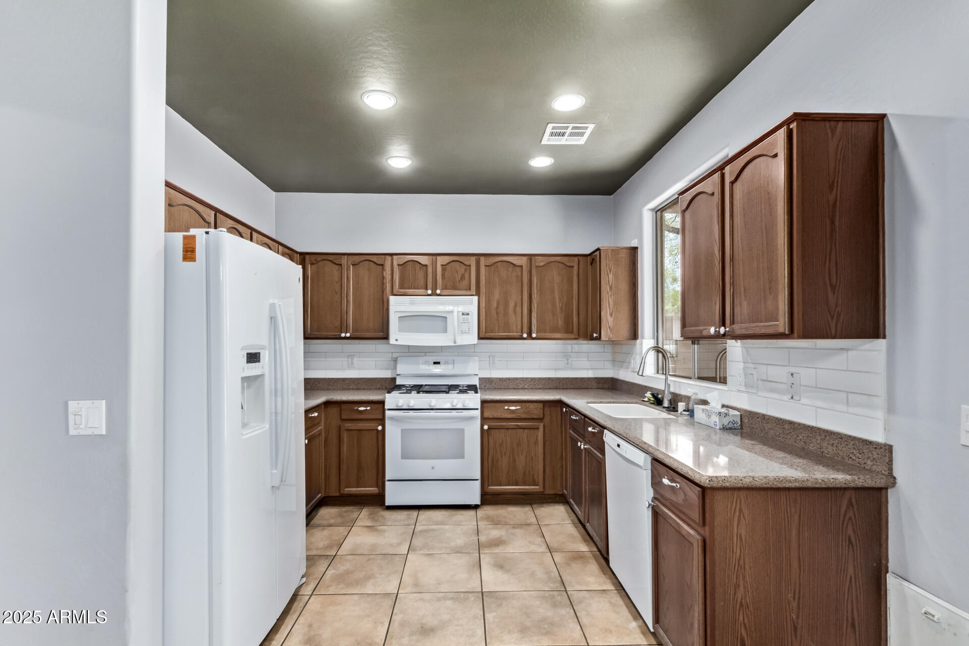 2642 West Florentine Road Phoenix, AZ 85086 - Photo 12 of 41 12 Florentine