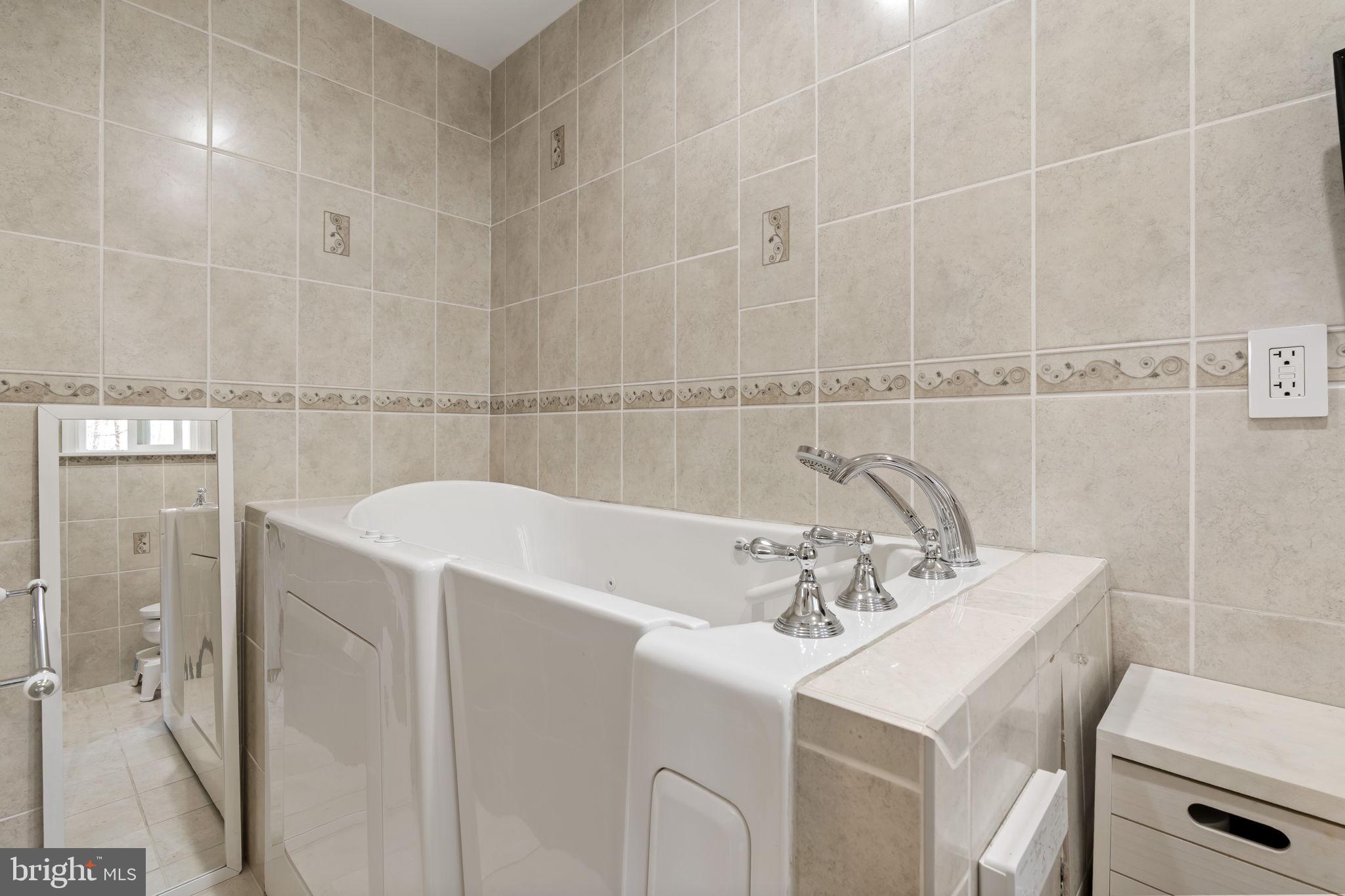 352 South New Middletown Road Media, PA 19063 - Photo 20 of 41 a bathroom with a sink and a bathtub
