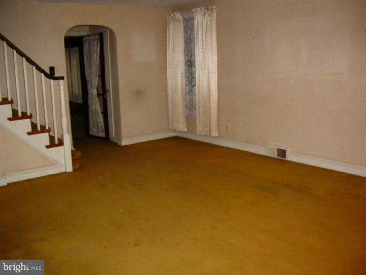 447 Southcroft Road Springfield, PA 19064 - Photo 5 of 11 Living Room