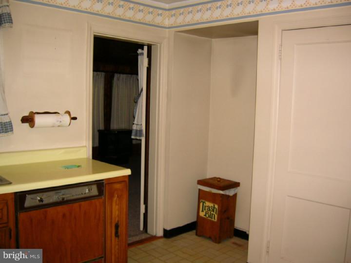447 Southcroft Road Springfield, PA 19064 - Photo 9 of 11 Kitchen
