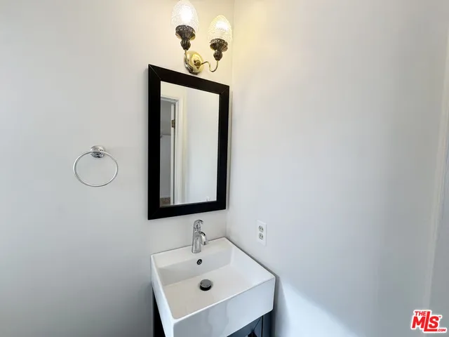 $4,800 | 13054 Hartsook Street, Sherman Oaks, CA 91423