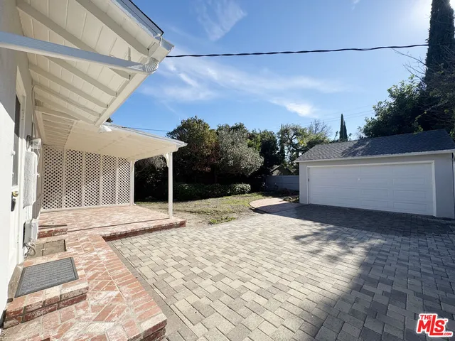 $4,800 | 13054 Hartsook Street, Sherman Oaks, CA 91423