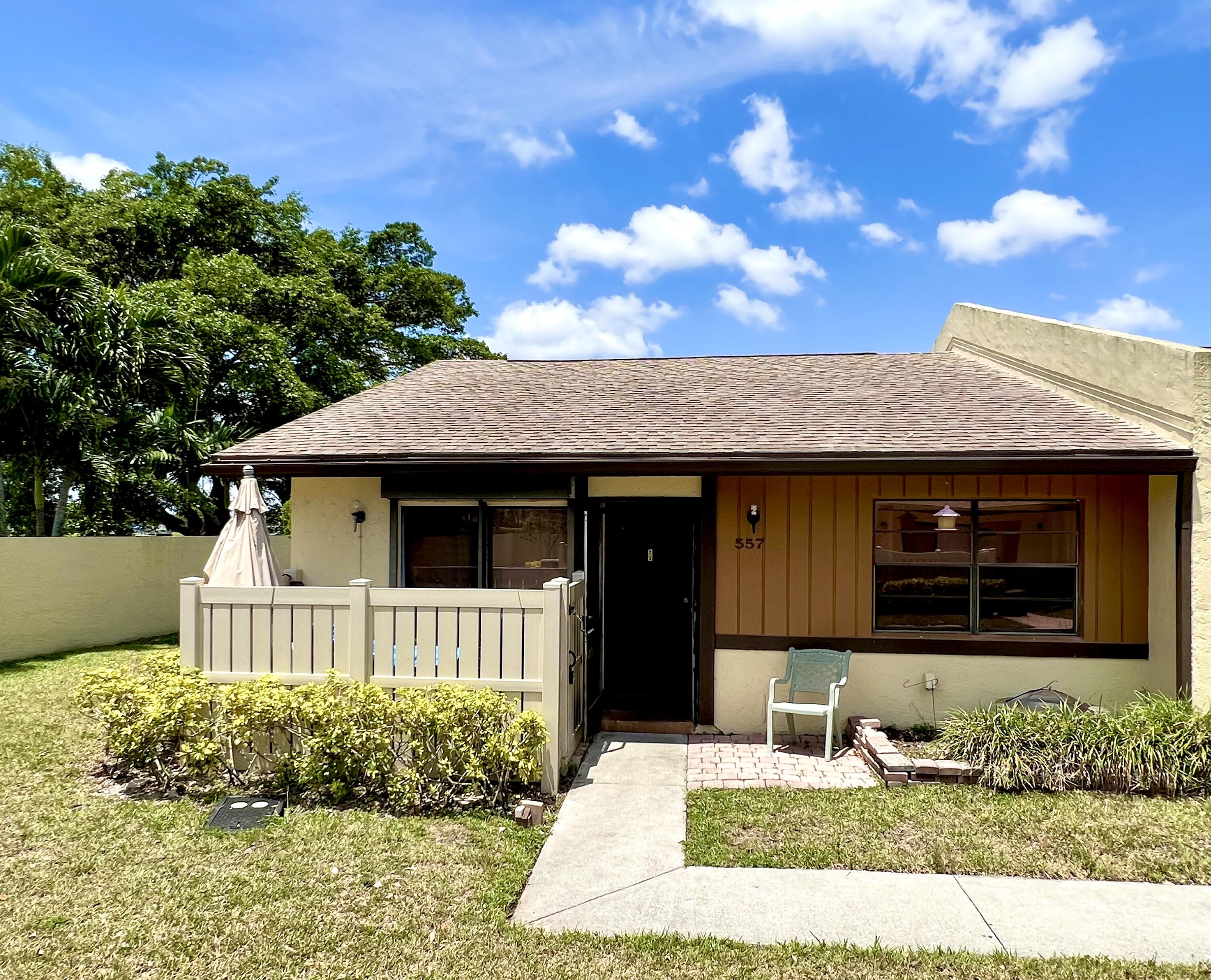 557 Banks Road Margate, FL 33063 - Photo 3 of 17 Villa