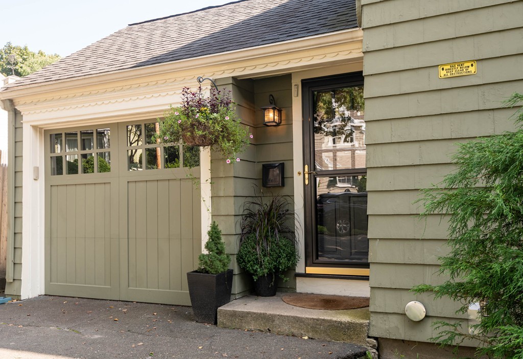 17 Mohawk Road Marblehead, MA 01945 - Photo 2 of 30