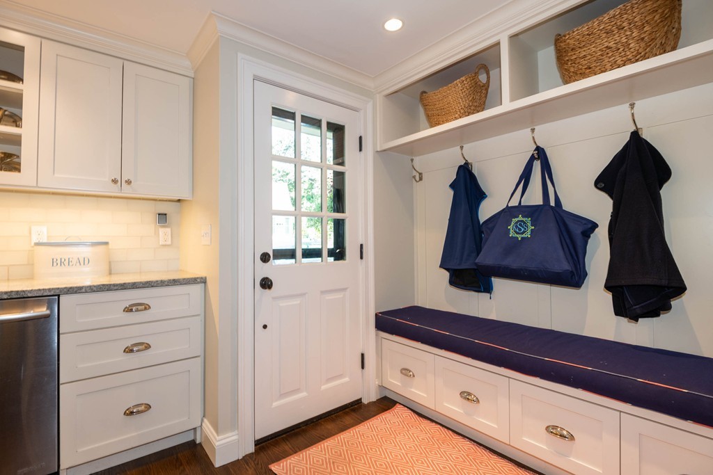17 Mohawk Road Marblehead, MA 01945 - Photo 4 of 30