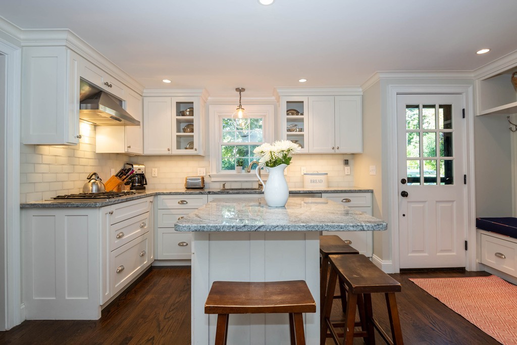 17 Mohawk Road Marblehead, MA 01945 - Photo 5 of 30