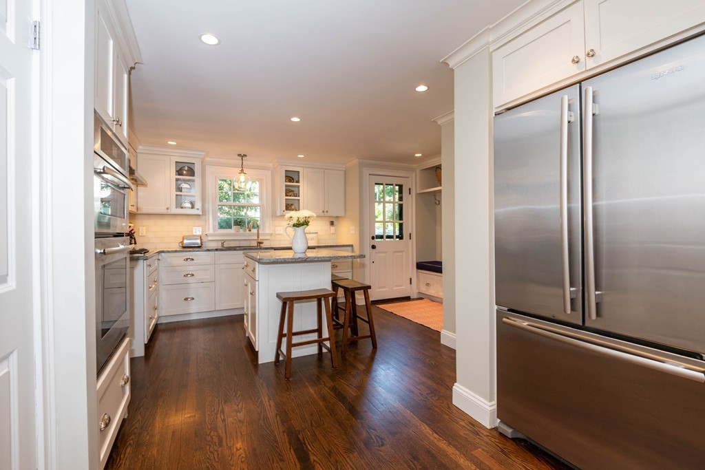 17 Mohawk Road Marblehead, MA 01945 - Photo 8 of 30
