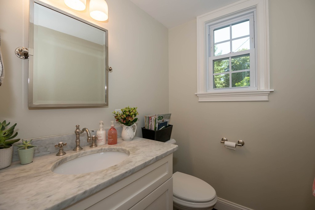 17 Mohawk Road Marblehead, MA 01945 - Photo 9 of 30