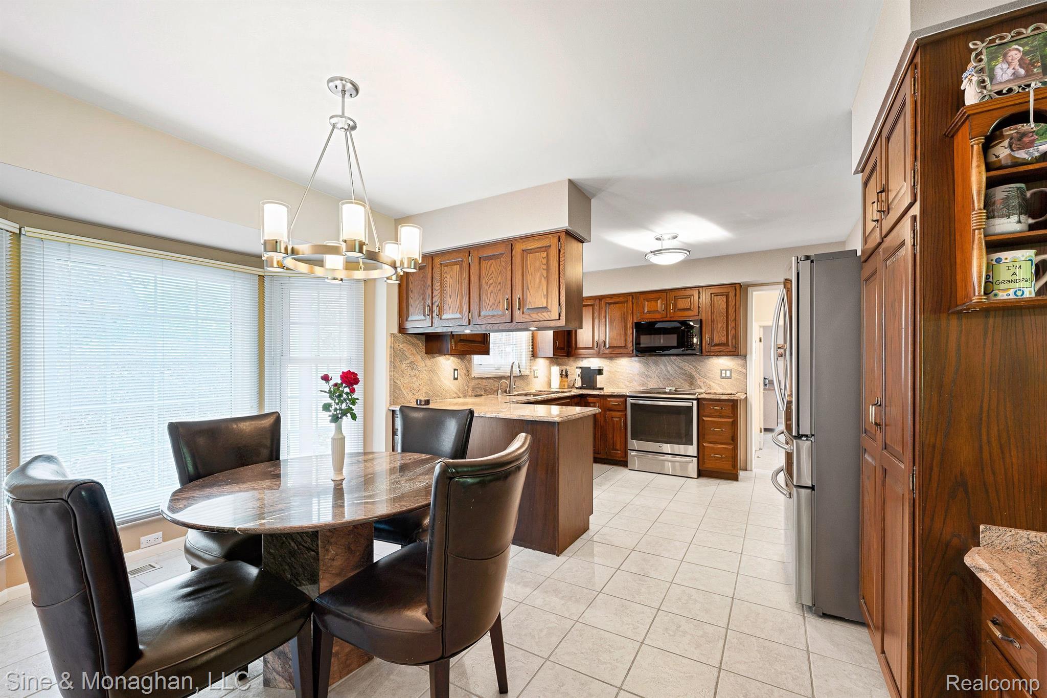 35104 Banbury Road Livonia, MI 48152 - Photo 10 of 62 Updated kitchen with nook