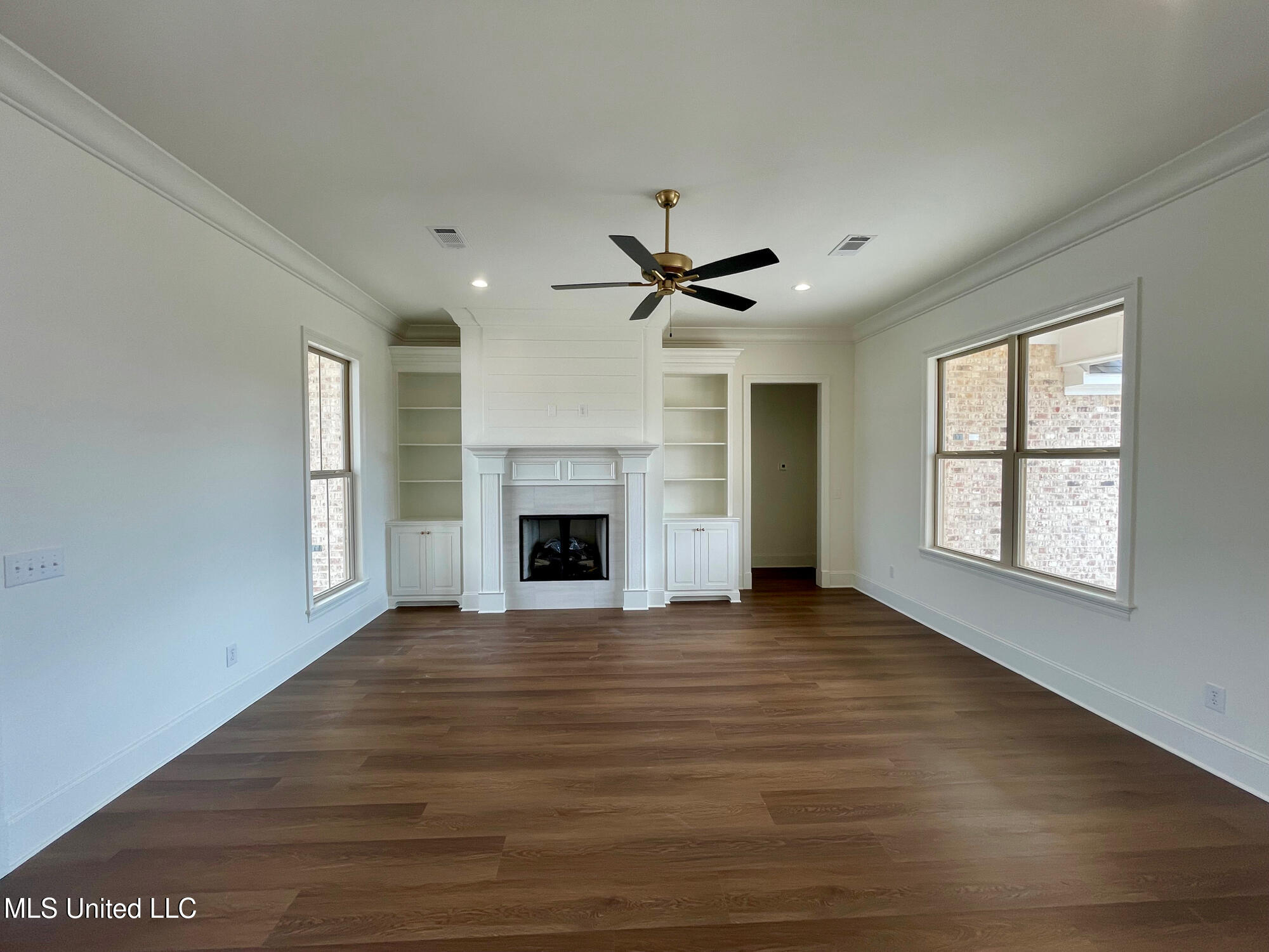 196 Azure Drive Canton, MS 39046 - Photo 4 of 26 IMG_7180