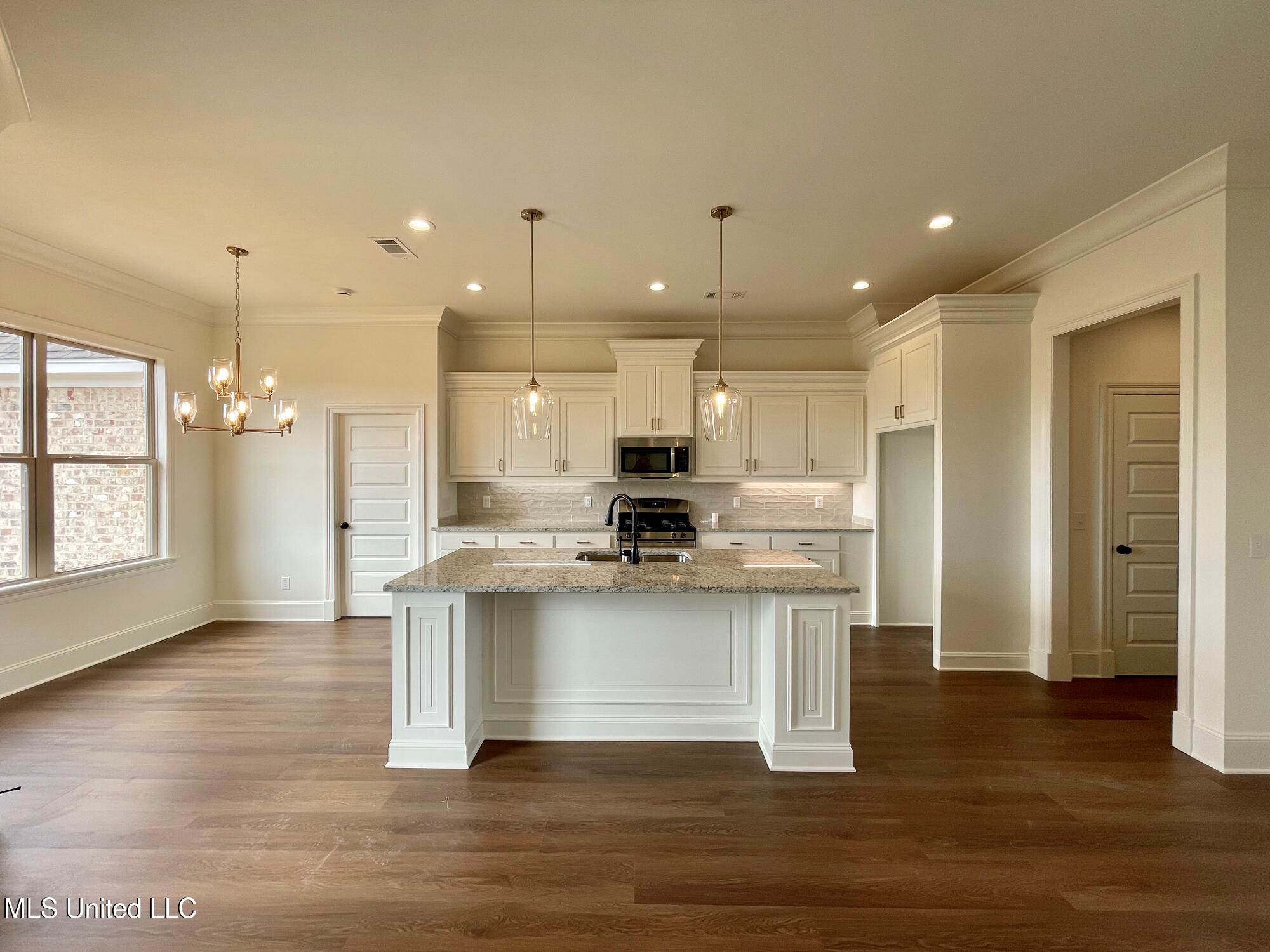 196 Azure Drive Canton, MS 39046 - Photo 6 of 26 IMG_7184