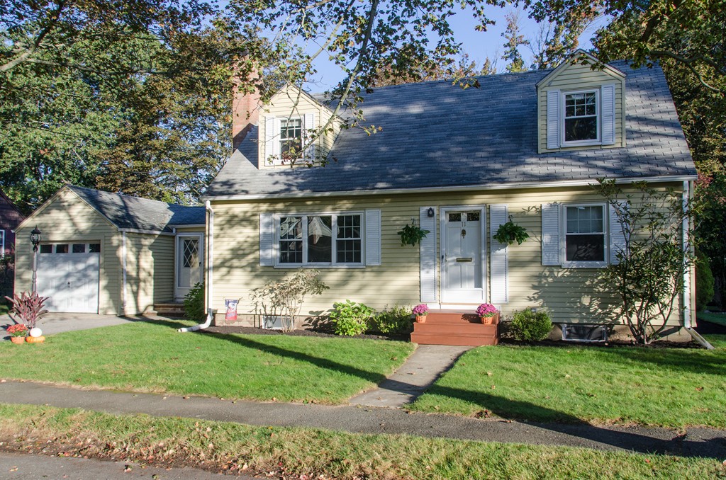 11 Chipman Road Beverly, MA 01915 - Photo 1 of 27 Gallery Image 1