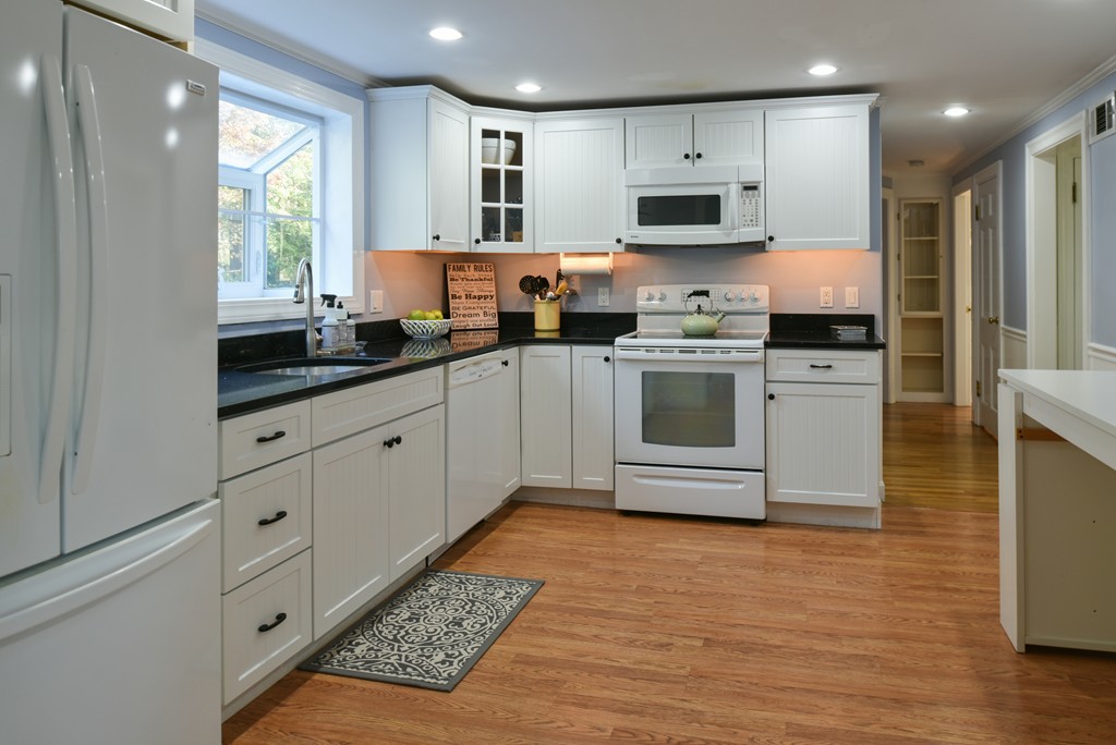 11 Chipman Road Beverly, MA 01915 - Photo 9 of 27 Gallery Image 9