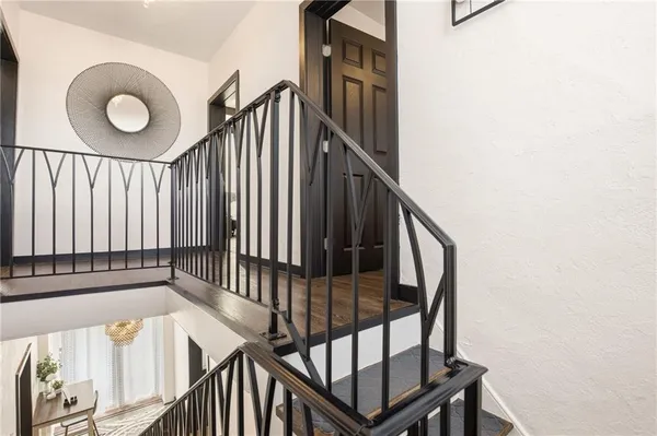 a view of entryway with a front door