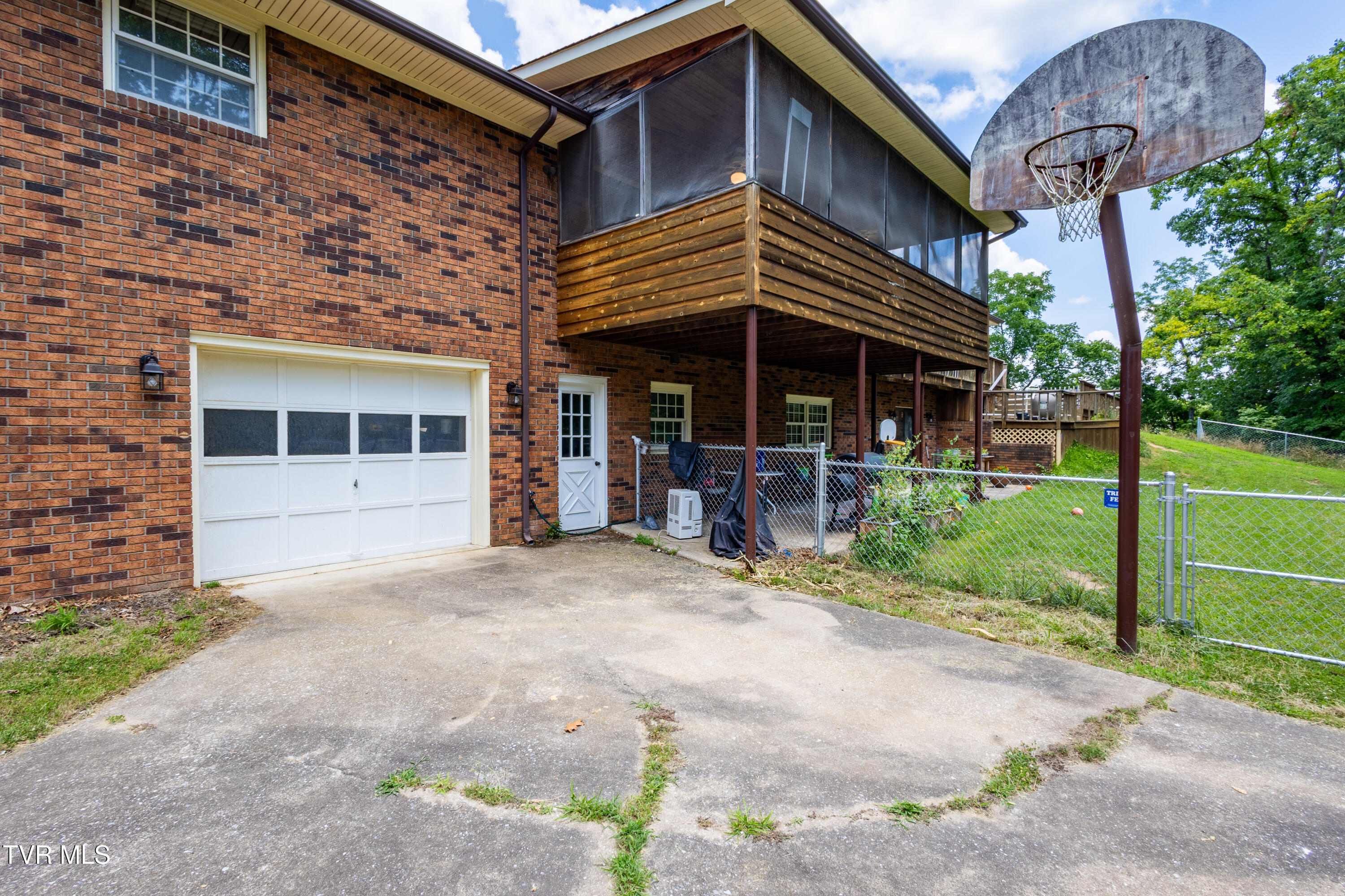 274 Hickam Orchard Road Kingsport, TN 37660 - Photo 2 of 31 IMG_3380-HDR