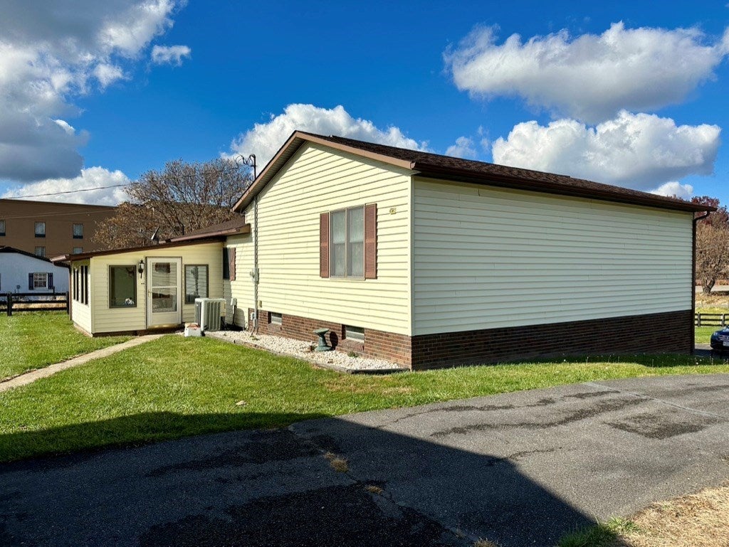 211 Cranberry Road Galax, VA 24333 - Photo 6 of 34 Gallery Image 6