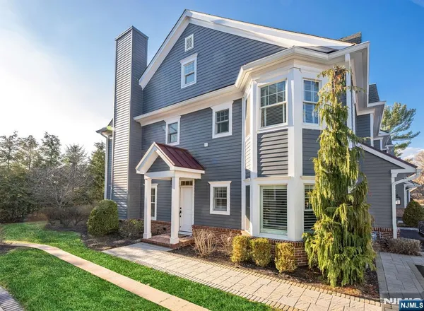 $925,000 | 26 Barrister Court, Fair Lawn, NJ 07410