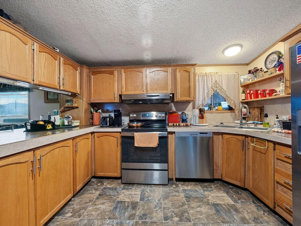 13779 Matney Road Klamath Falls, OR 97603 - Photo 17 of 26 PC170006copy