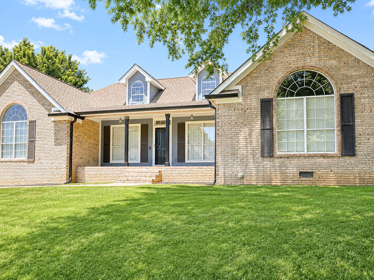 8715 Georgetown Trace Lane Chattanooga, TN 37421 - Photo 2 of 30 2D9F6A4A-870B-4094-B6C3-F640B0622A95