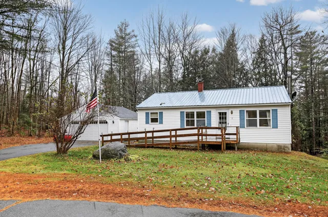 $224,500 | 7 Jodie Avenue, Fairfield, ME 04937