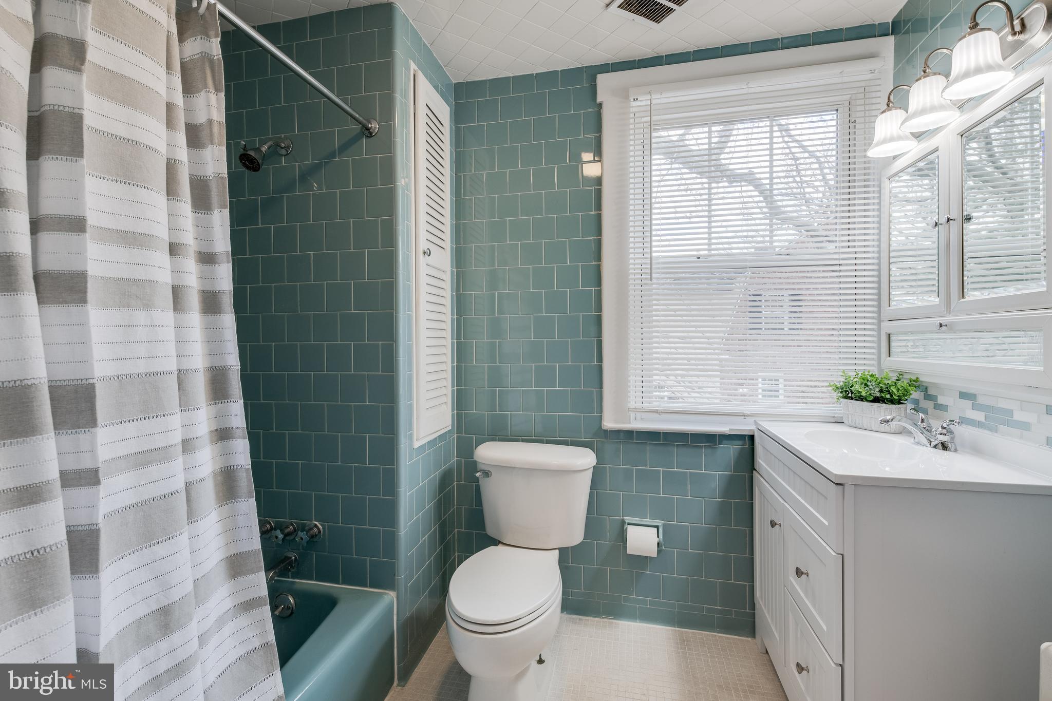 1010 Regester Avenue Baltimore, MD 21239 - Photo 29 of 41 Upper Level Full Bath