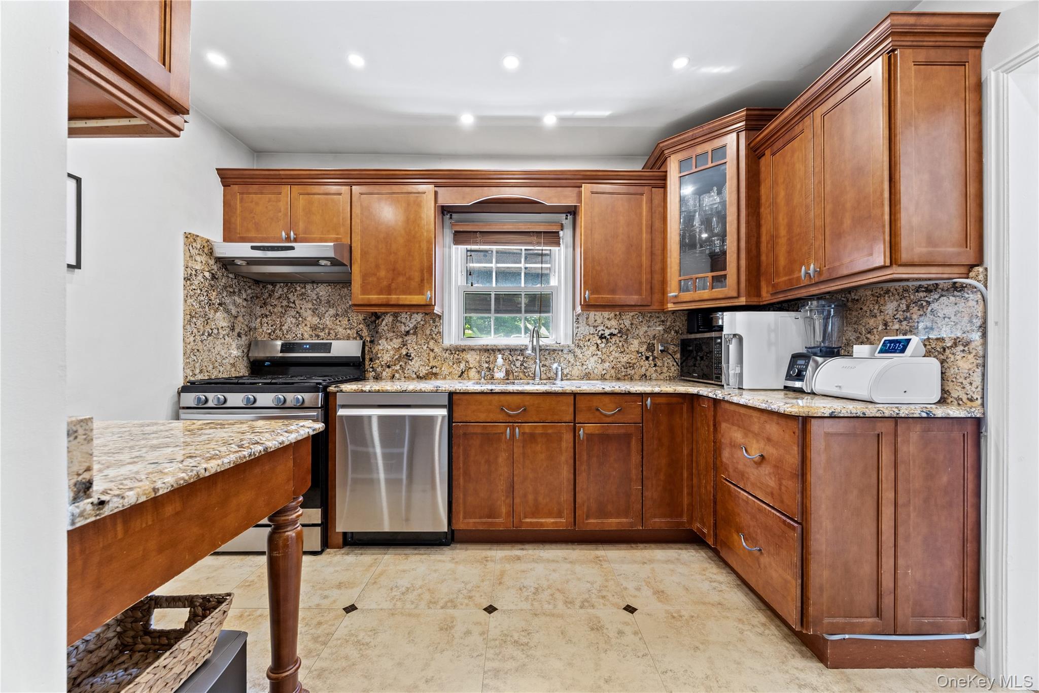 82 Superior Road Floral Park, NY 11001 - Photo 6 of 26